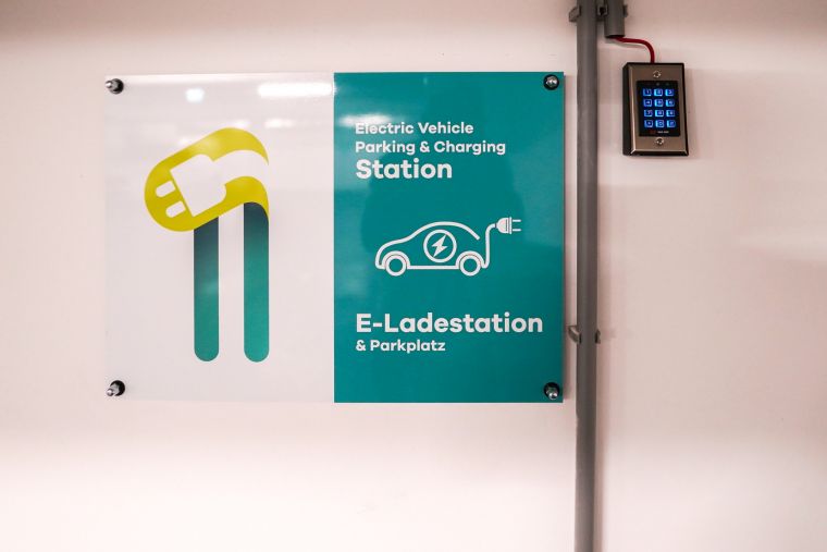 Estaciones de carga para coches eléctricos en un apart hotel en Viena