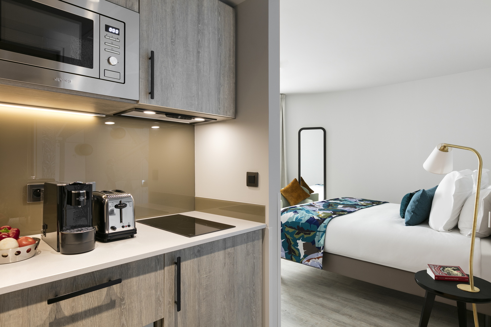 Fully equipped kitchen of a Studio, apart hotel Nantes
