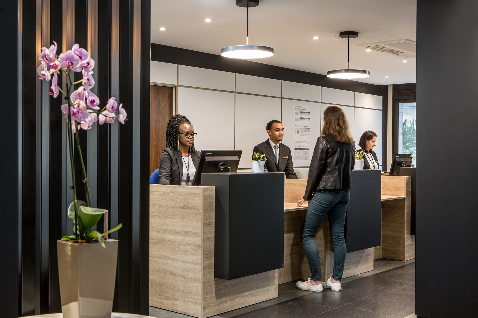 Reception open 24/7 of our apart hotel in Paris la Défense
