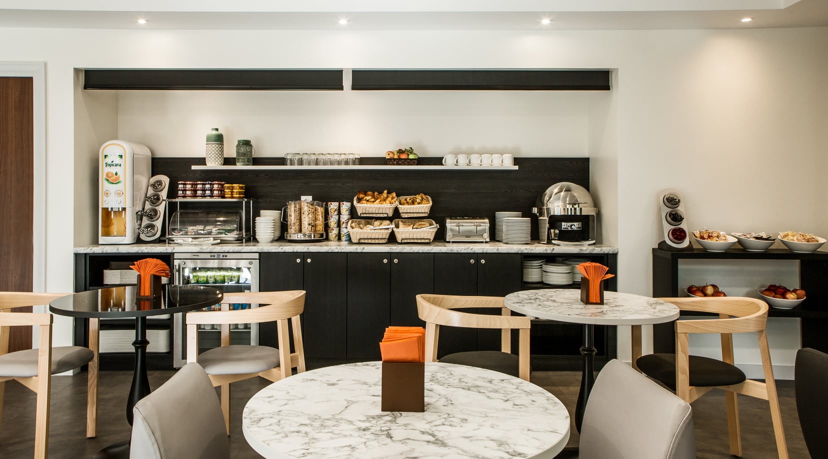 Breakfast room and its continental buffet, apart hotel Paris la Défense