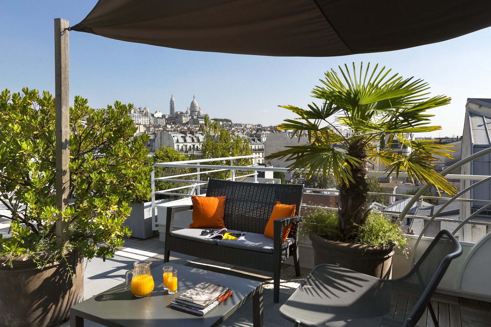 Terrace of our apart hotel Paris 18 with view on the Basilique du Sacré-Coeur