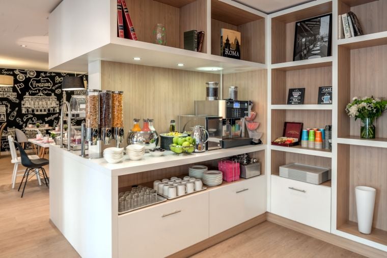 Breakfast room and its continental buffet, apart hotel Paris 18