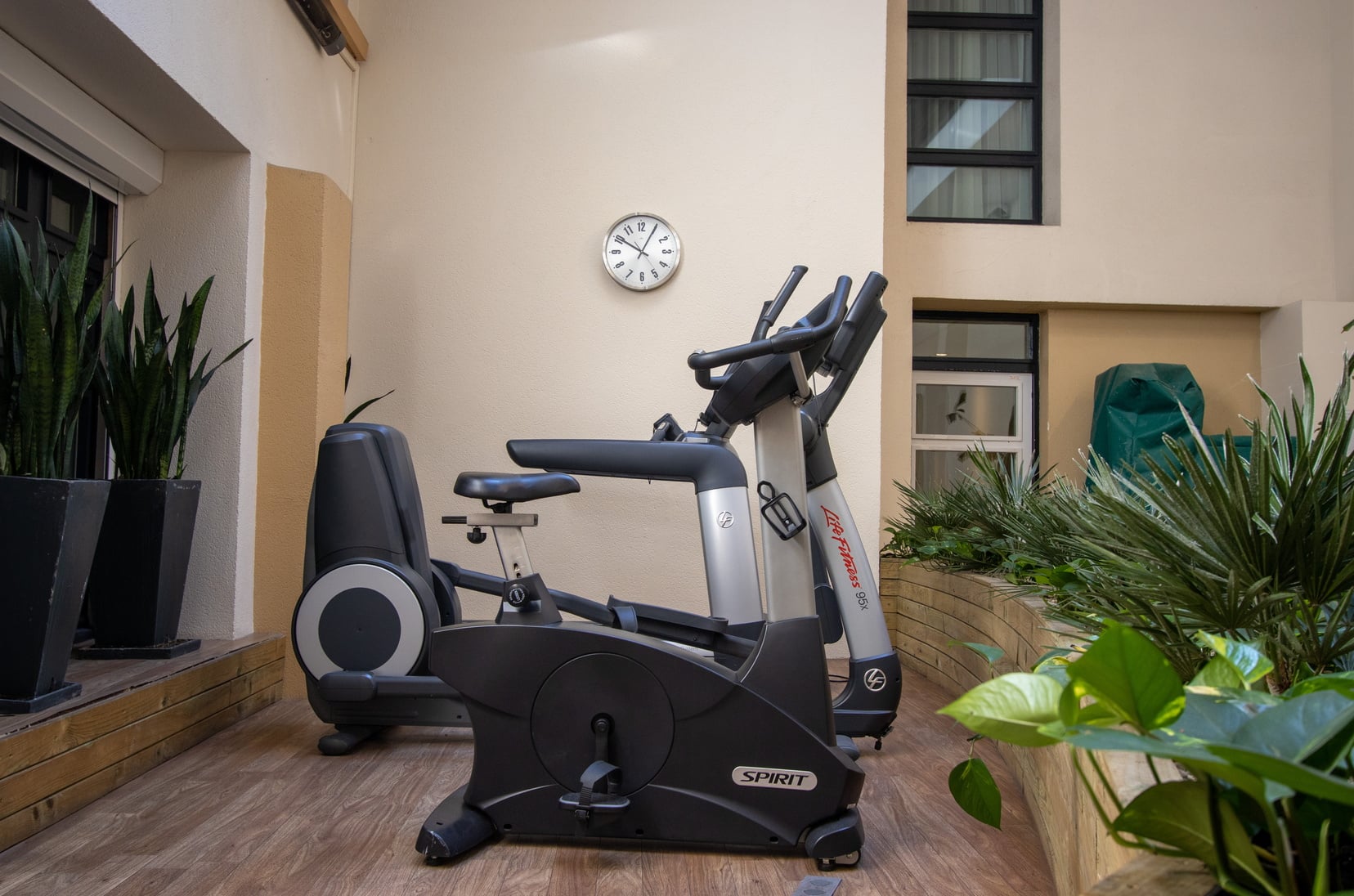 Espace fitness avec vélo elliptique, appart hotel Paris 6