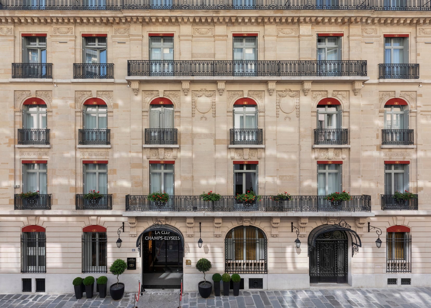 Façade de notre Hôtel 5 étoiles à Paris 8