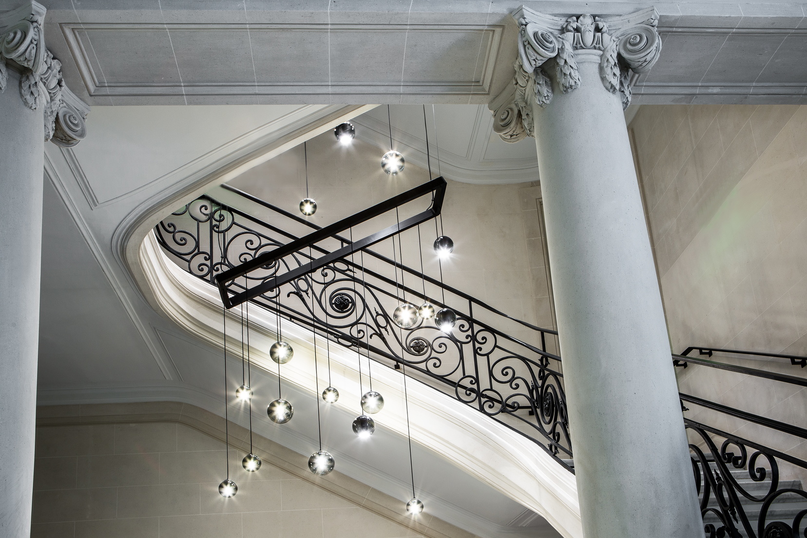 Escaliers d'honneur de notre Hôtel 5 étoiles à Paris 8