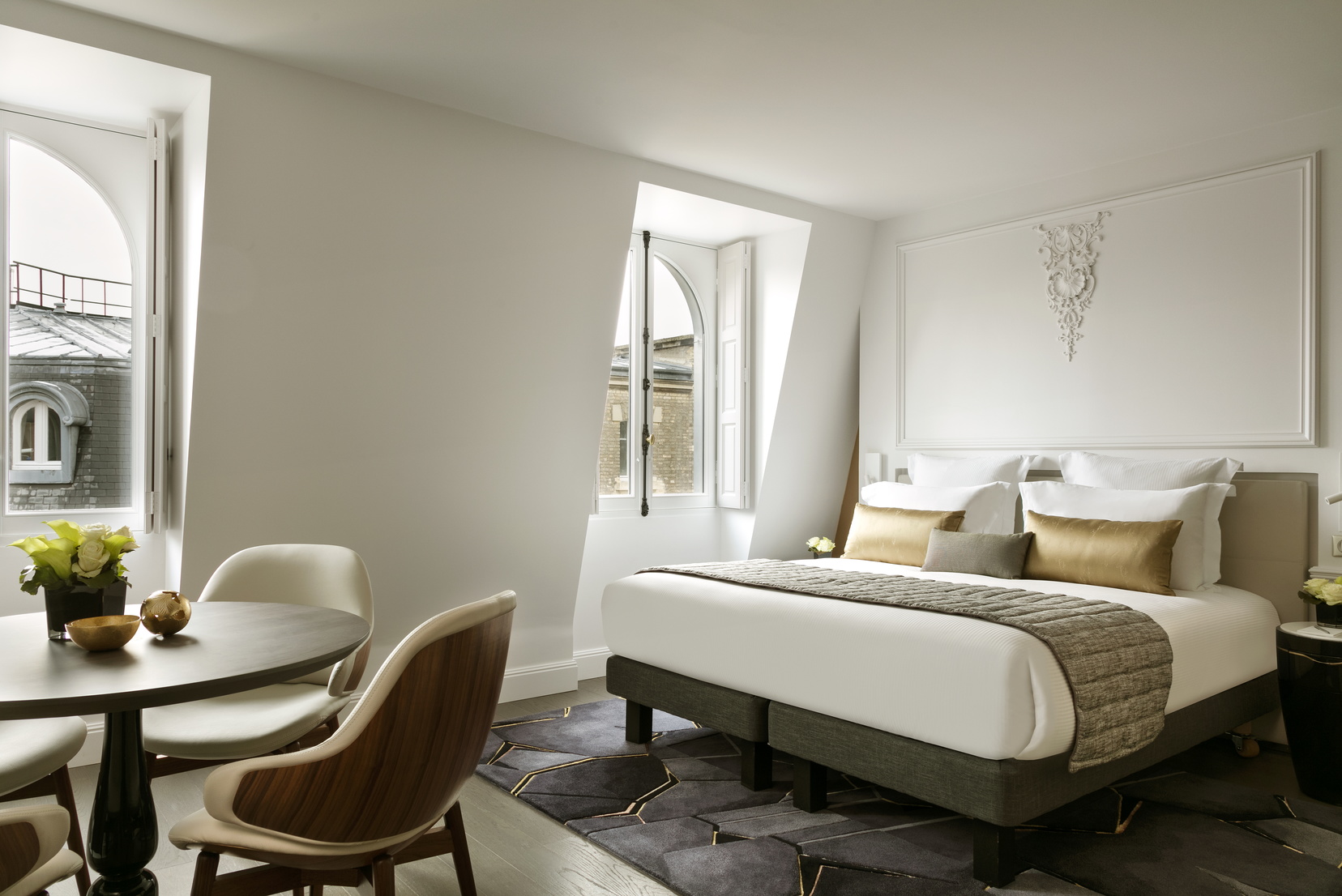 Studio Deluxe avec son espace repas et son lit double, Hôtel 5 étoiles à Paris 8