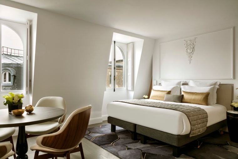 Studio Deluxe avec son espace repas et son lit double, Hôtel 5 étoiles à Paris 8