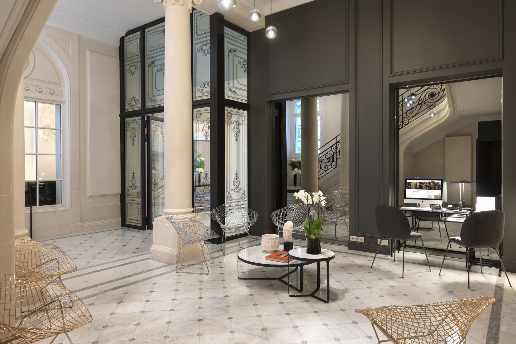 Lobby et son ordinateur équipé du Wi-fi haut débit, Hôtel 5 étoiles à Paris 8