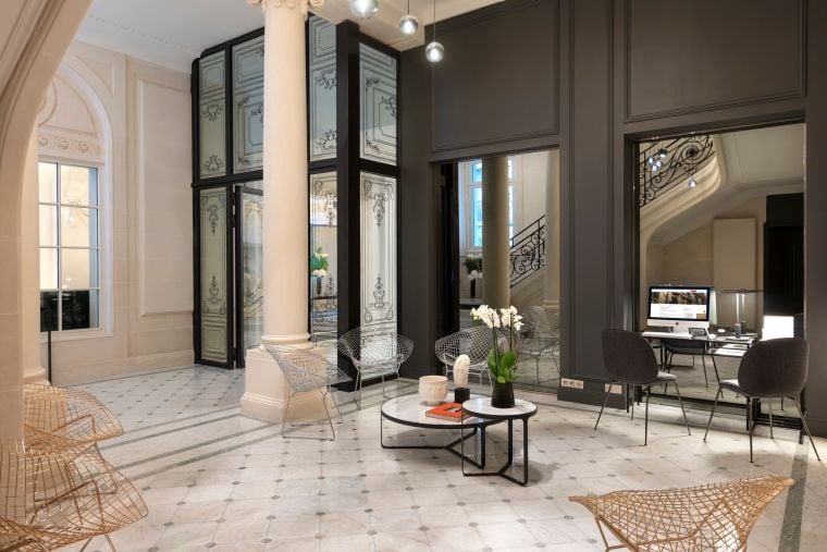 Lobby et son ordinateur équipé du Wi-fi haut débit, Hôtel 5 étoiles à Paris 8