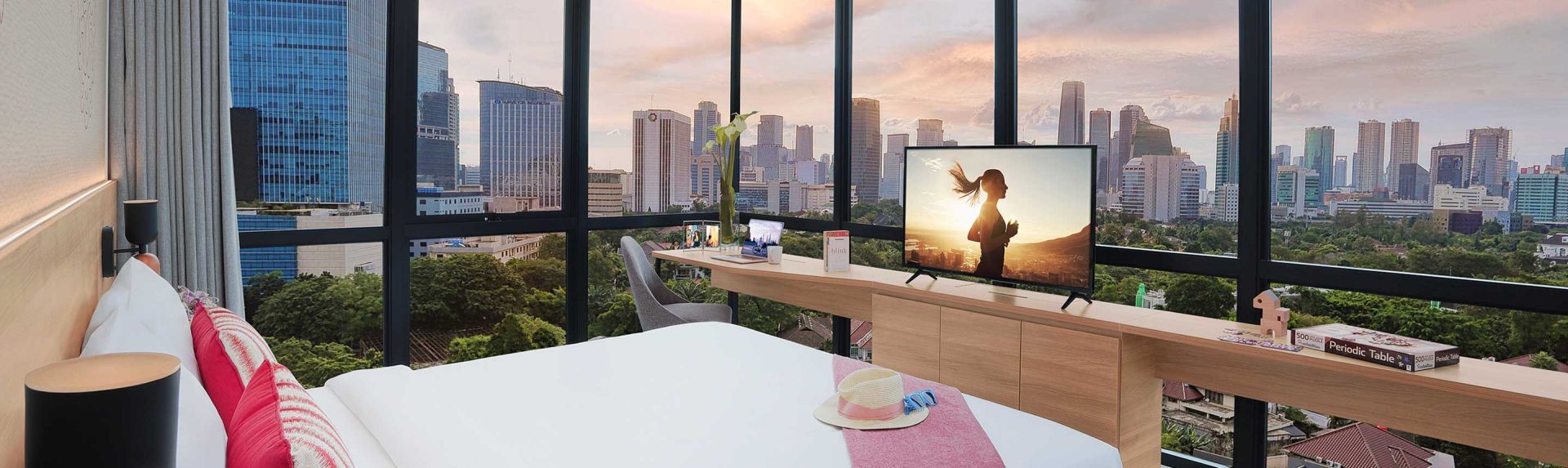 ruangan spanduk citadines gatot subroto jakarta