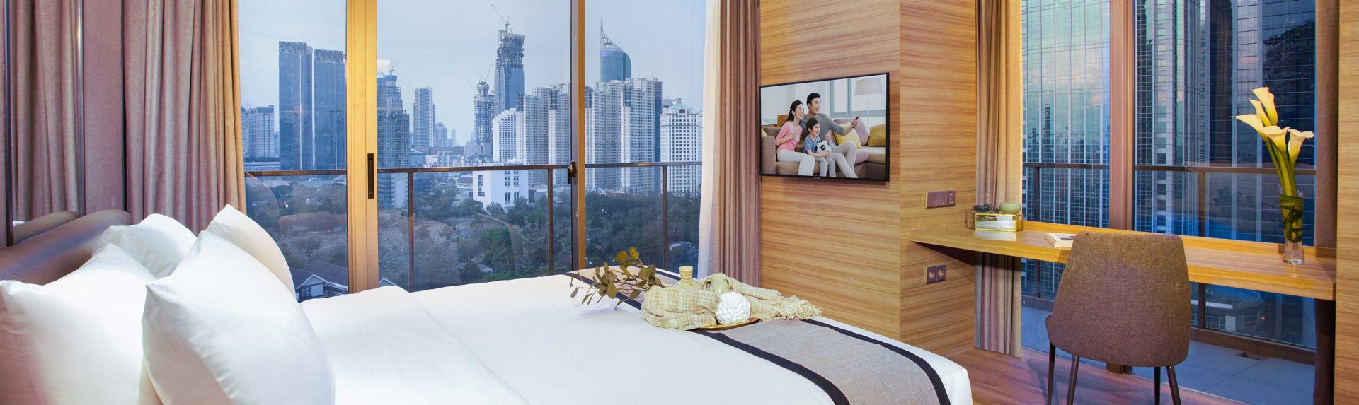 Gambaran Umum Spanduk Somerset Sudirman Jakarta