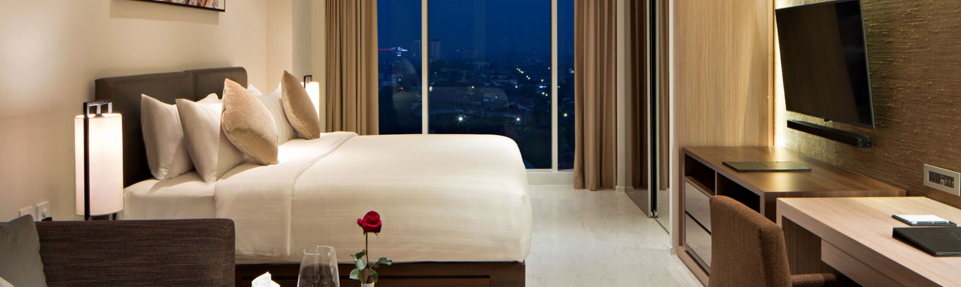 Oakwood Hotel Residence Surabaya Superior King Room Banner Desktop