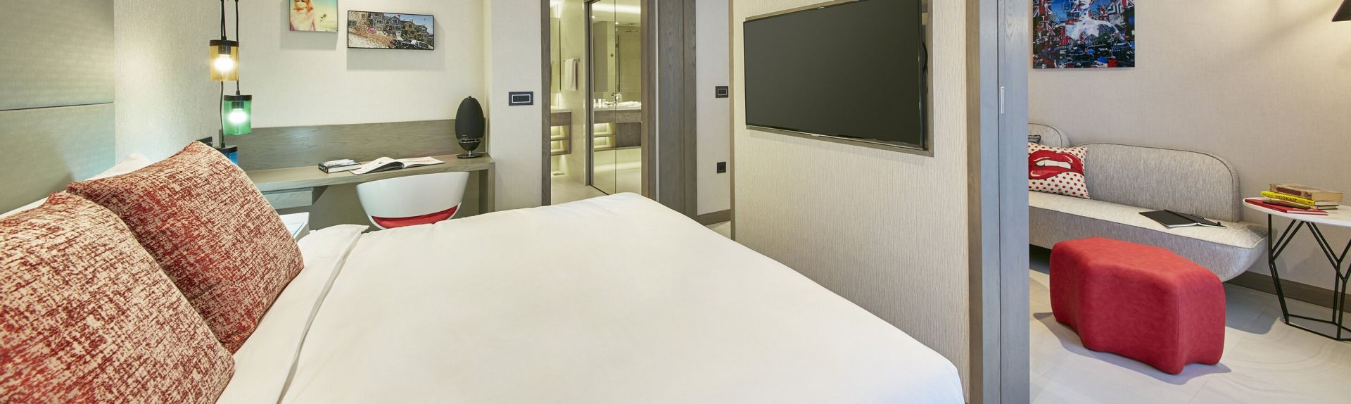 Oakwood Studios Singapore Apartments Banner Desktop