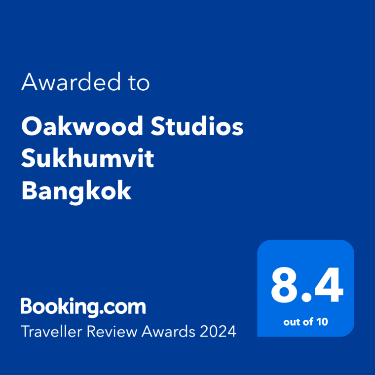<strong>Booking com Awards</strong></br><span style="font-size: 14pt;"><strong>โรงแรมโอ๊ควู๊ด สตูดิโอ สุขุมวิท กรุงเทพฯ ได้รับรางวัล Traveller Review Awards ประจำปี 2024</strong></span> <br /><br />Oakwood Studios Sukhumvit Bangkok ได้รับรางวัล Booking.com Traveller Review Awards 2024 ซึ่งเป็นรางวัลที่มอบให้กับที่พักที่ได้รับคะแนนรีวิวสูงและคำชื่นชมอย่างต่อเนื่องจากผู้เข้าพักจริงผ่านแพลตฟอร์ม Booking.com <br /><br />รางวัลนี้สะท้อนถึงความพึงพอใจของแขกผู้เข้าพักในด้านคุณภาพการบริการ ความสะอาด ความสะดวกสบาย และประสบการณ์โดยรวมที่น่าประทับใจ <br /><br />ความสำเร็จครั้งนี้เป็นอีกหนึ่งเครื่องยืนยันถึงความมุ่งมั่นของทีมงานในการมอบการบริการที่อบอุ่น ใส่ใจในรายละเอียด และสร้างความประทับใจในทุกช่วงเวลาการเข้าพัก ใจกลางย่านสุขุมวิท กรุงเทพฯ