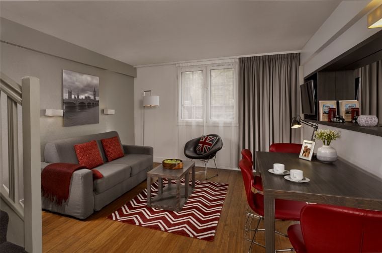 Living room of 2-Bedroom Apartmentt with its dining area and office, apart hotel London