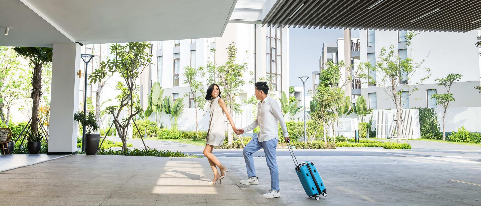 oakwood ha long couple travelling