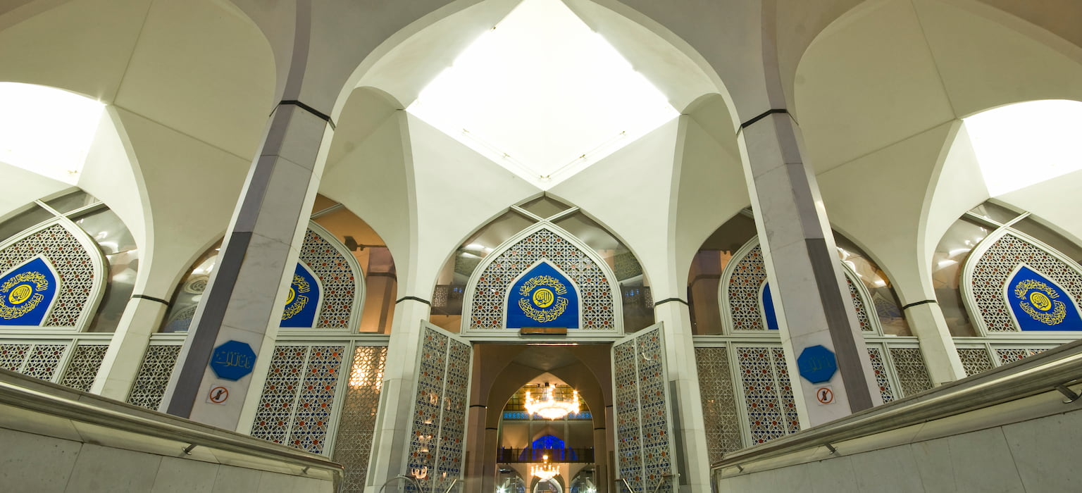 https://www.discoverasr.com/content/dam/tal/media/images/destinations/malaysia/shah-alam/shah-alam-malaysia-blue-mosque-unique.jpg