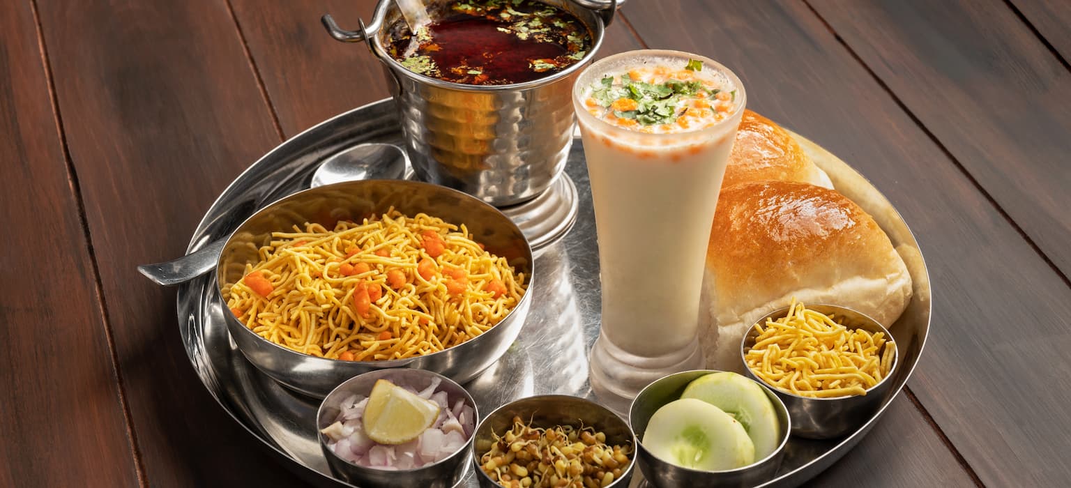 puner tasty spicy misal pav butter