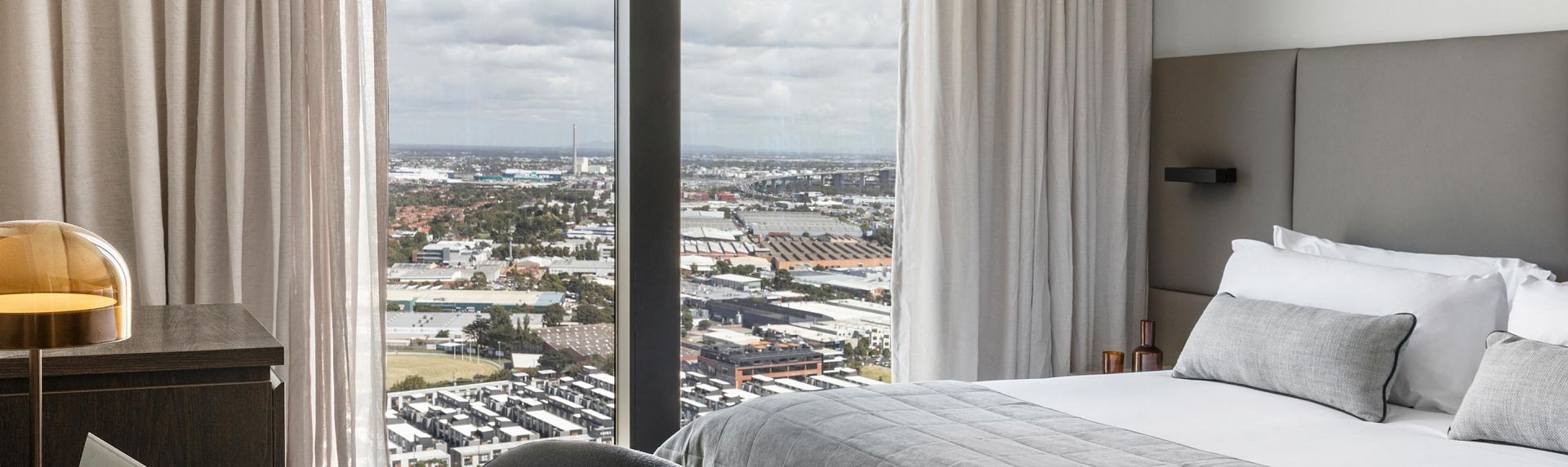 Oakwood Premier Melbourne Deluxe Room Banner Desktop