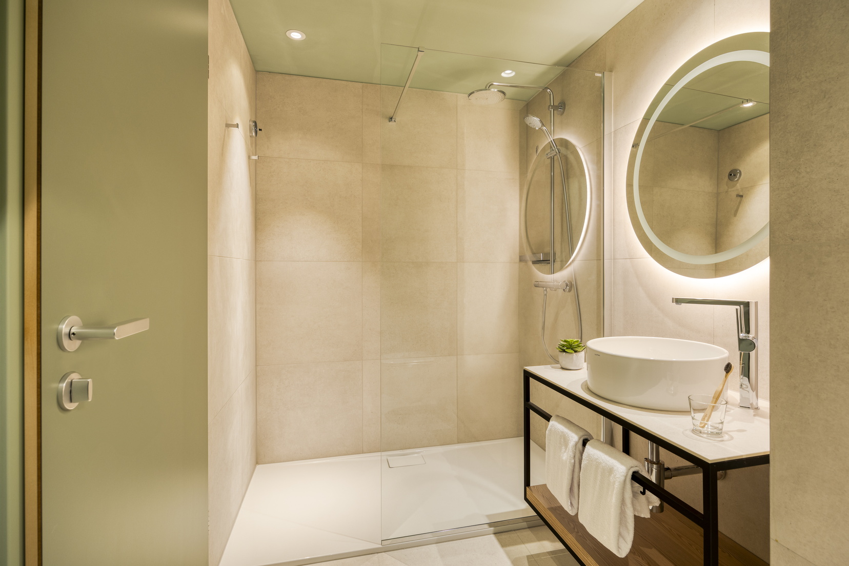 Bathroom with shower and towels provided in the Studio