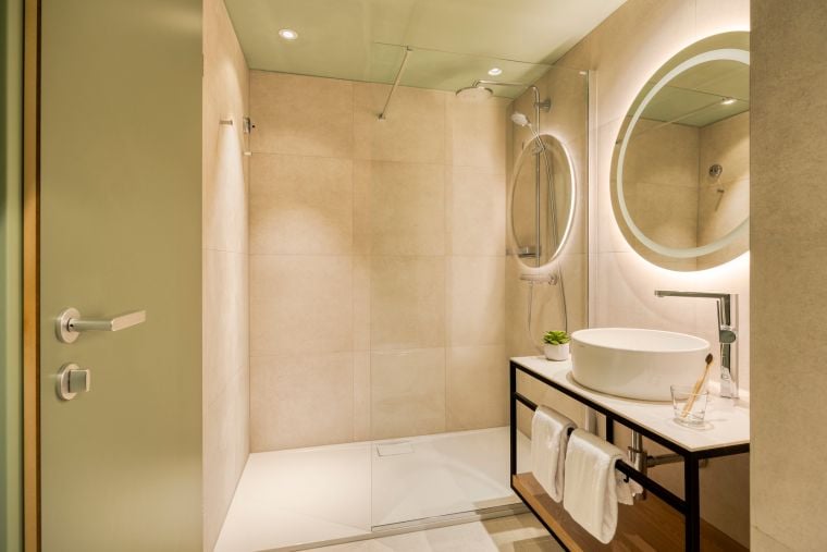 Bathroom with shower and towels provided in the Studio