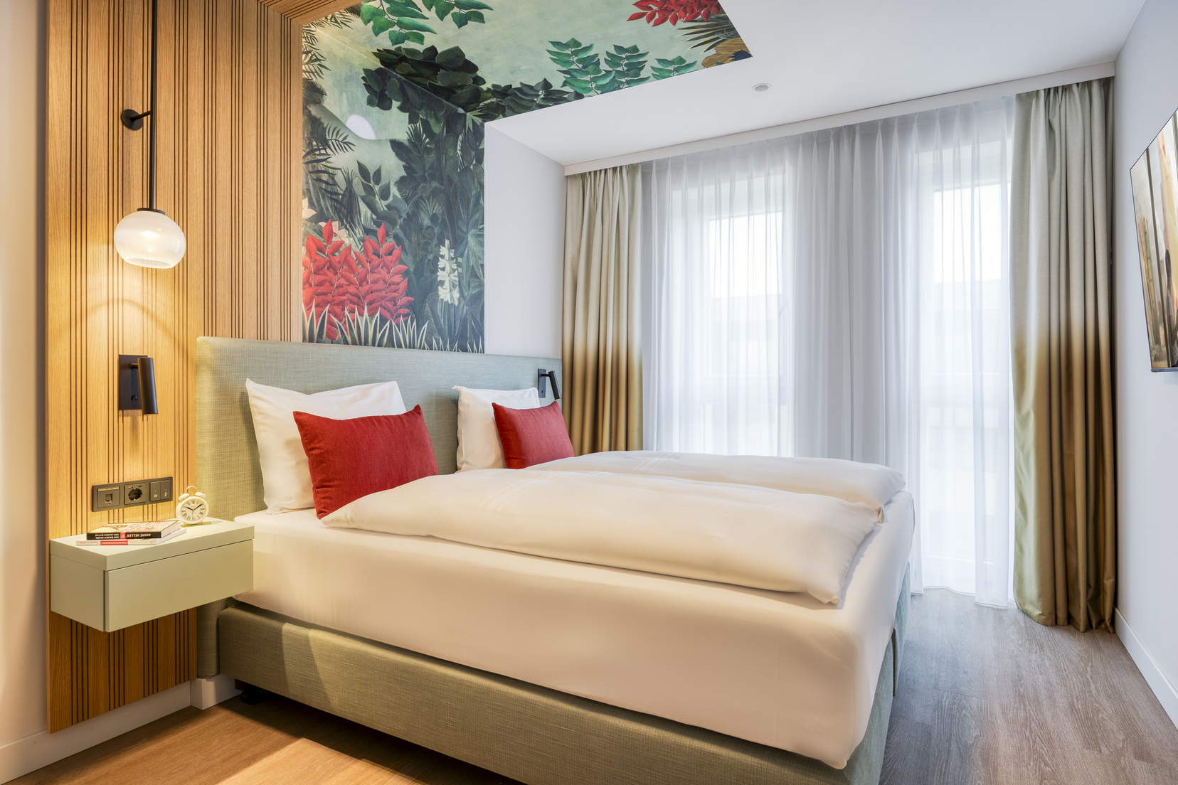 Bedroom of a One-Bedroom Executive Apartment with a double bed and TV