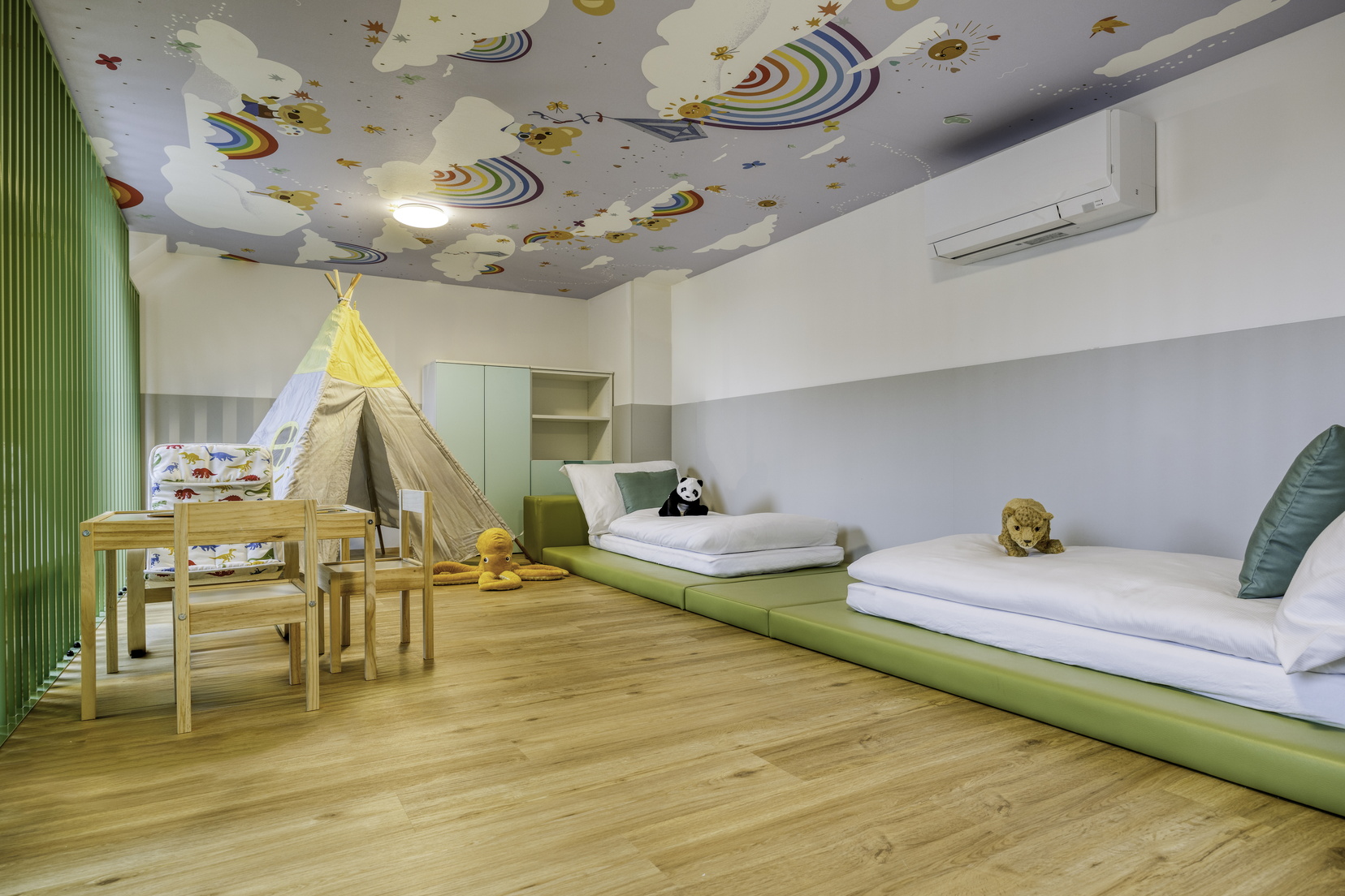 Bedroom of a Family Loft equipped with single beds and a play area