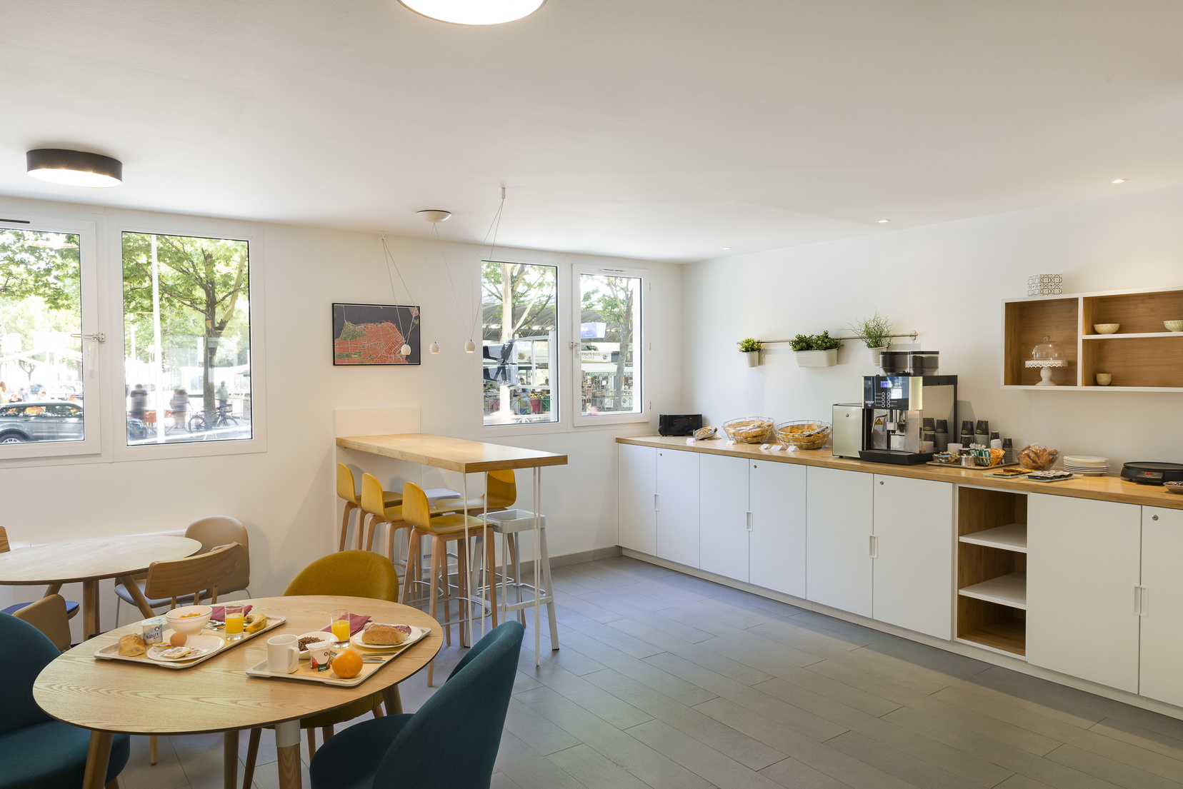 Breakfast room open 7 days a week, apart hotel Montpellier