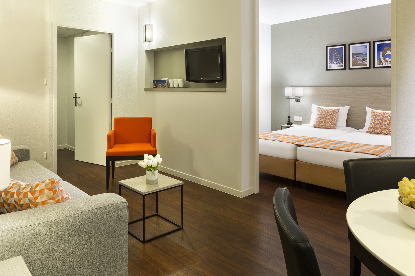 Studio Executive with 2 single beds, a sofa bed and a desk, apart hotel Montpellier