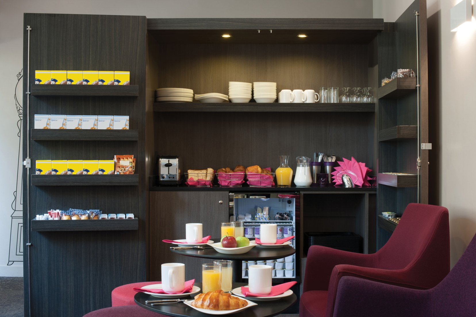 Breakfast room and its continental buffet, apart hotel Paris 13