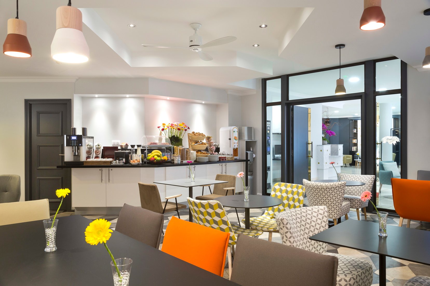 Breakfast room open 7 days a week, apart hotel Paris 12