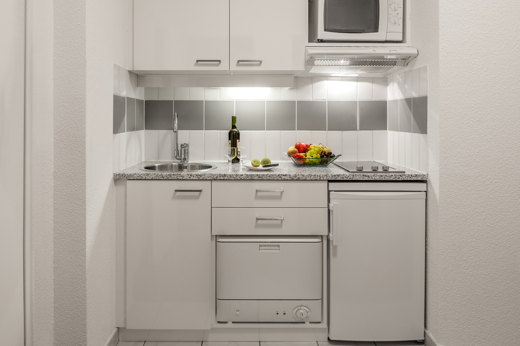 Vollständig ausgestattete Küche eines 1-Bedroom Apartment, Wohnen auf Zeit in Paris 12
