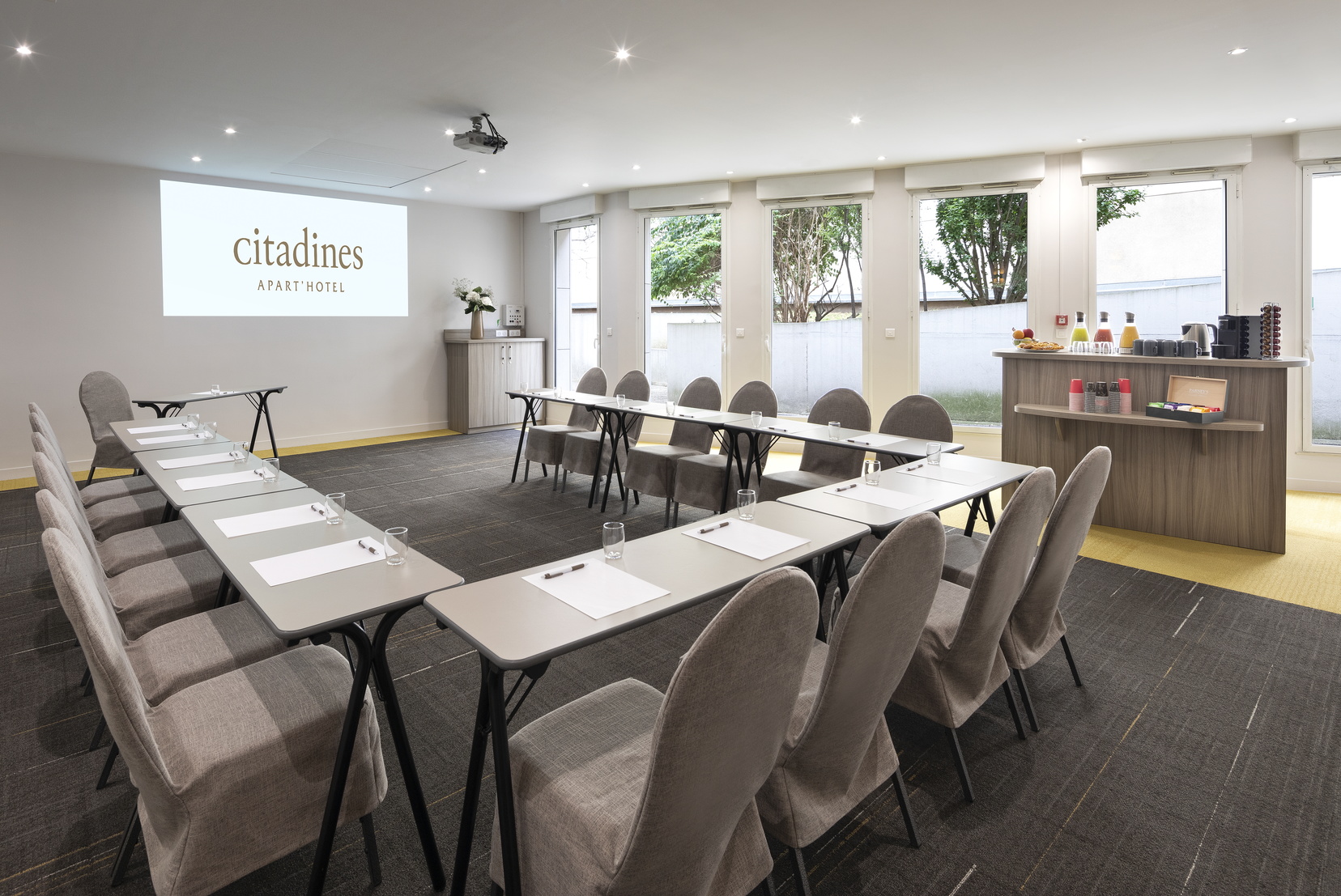 Konferenzraum in U-Form in unserem wohnen auf Zeit in Paris 11