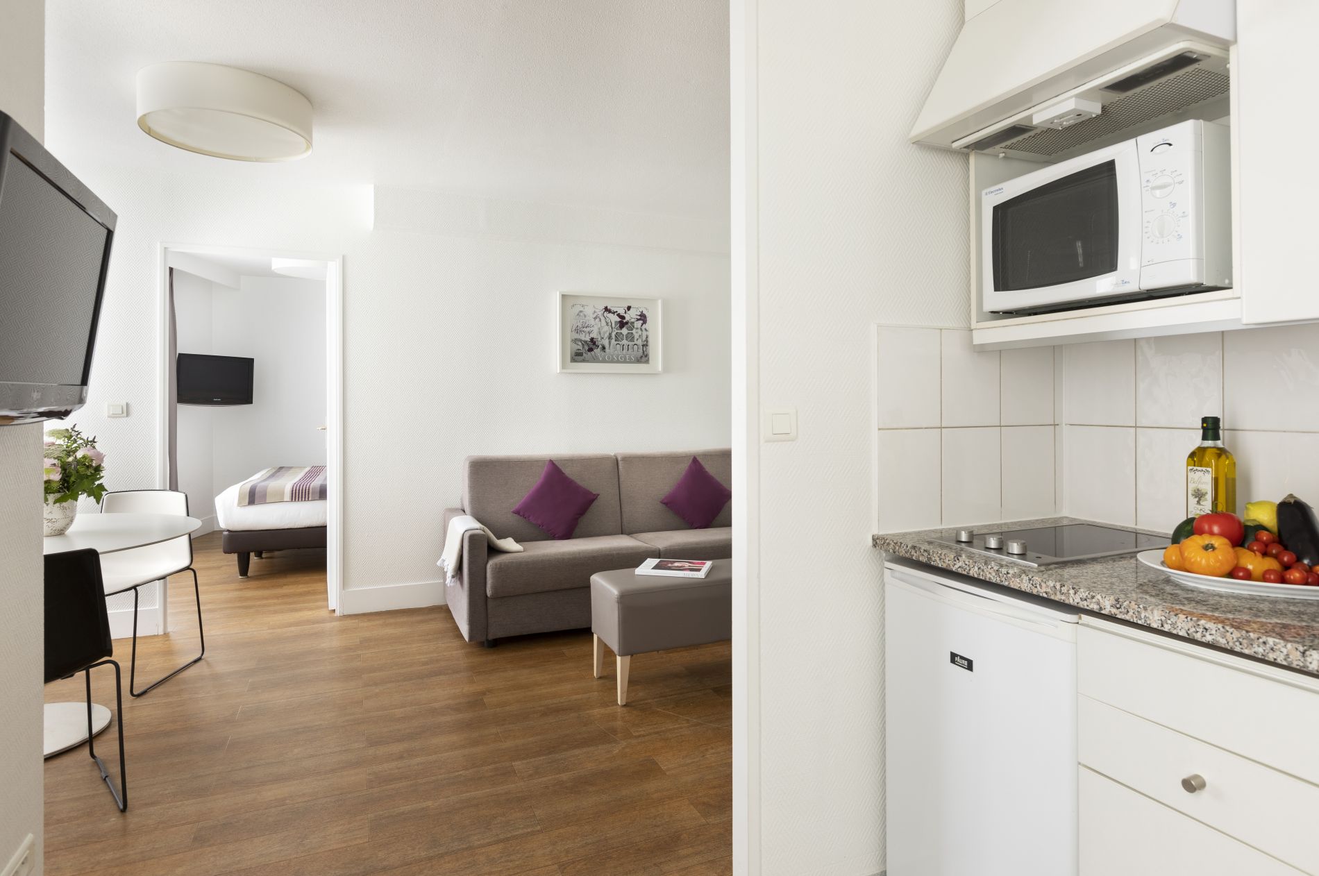 Vollständig ausgestattete Küche einer Apartment mit 1 Schlafzimmer, wohnen auf Zeit in Paris 11