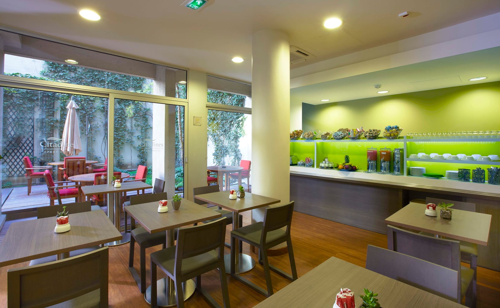 Salle de petit-déjeuner de notre appart hotel à Paris 14 ouverte 7j/7