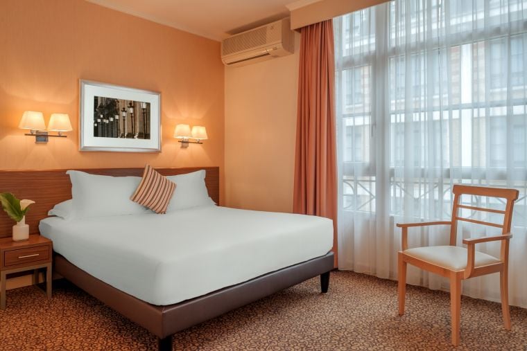 Bedroom of a 1-Bedroom Apartment equipped with a double bed, apart hotel Paris 6
