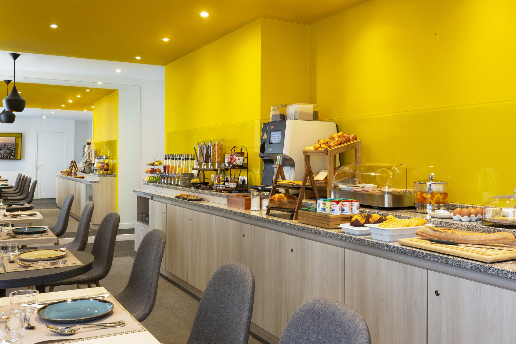 Breakfast room and its continental buffet, apart hotel Paris 15