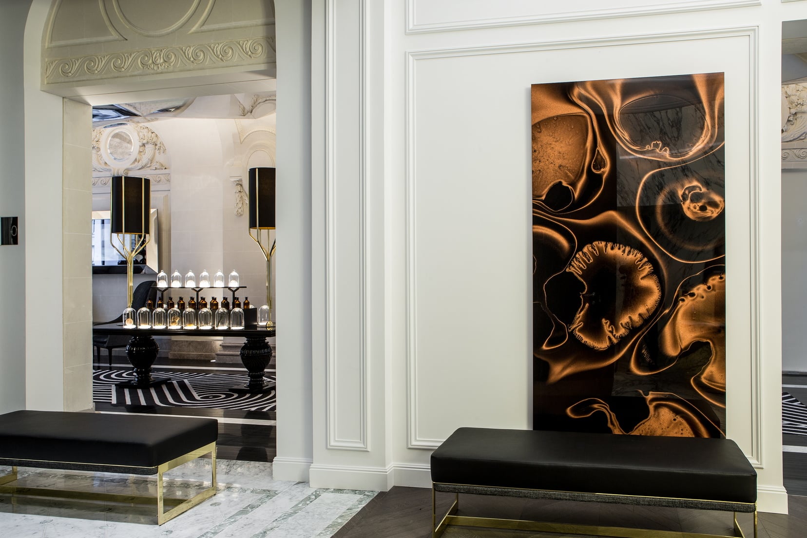 Lobby/Réception avec vue sur le Bar à Parfums, Hôtel 5 étoiles à Paris 8