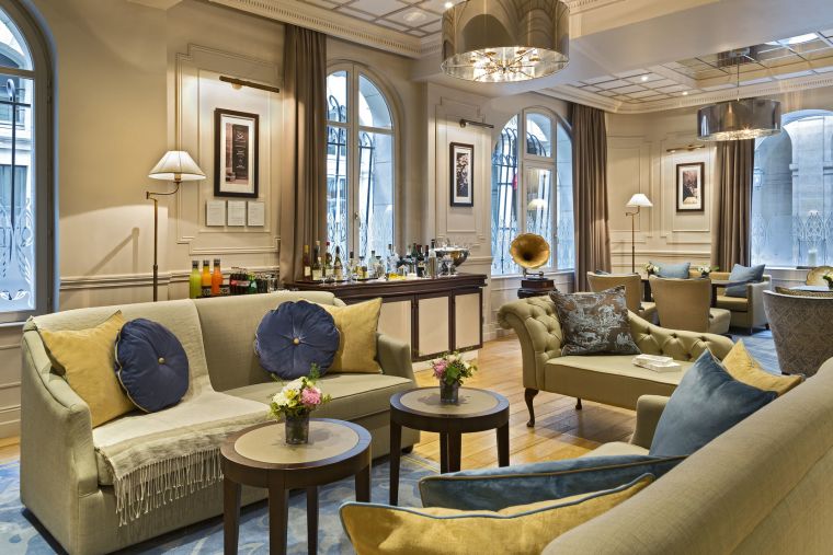 Breakfast room and its self-service bar, 5-star hotel in Paris 1