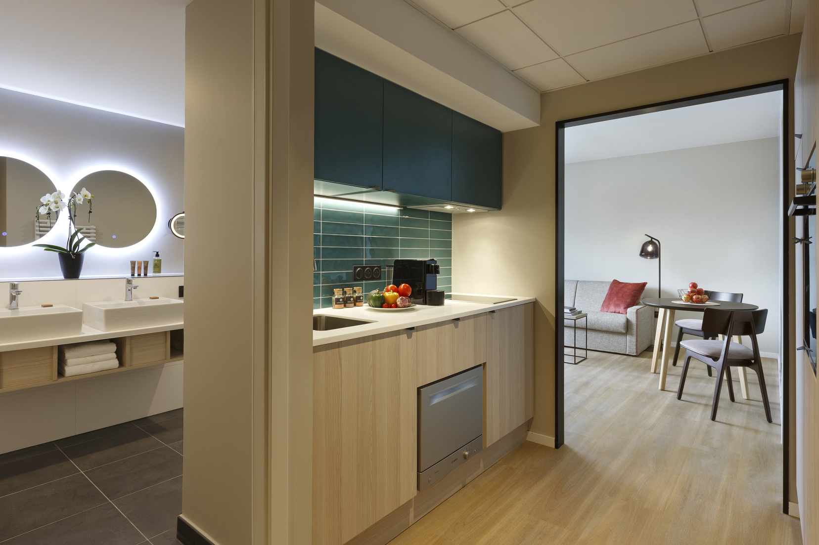 Ausgestattete Küche und Badezimmer einer 2-Zimmer-Apartment, Wohnen auf Zeit in Straßburg