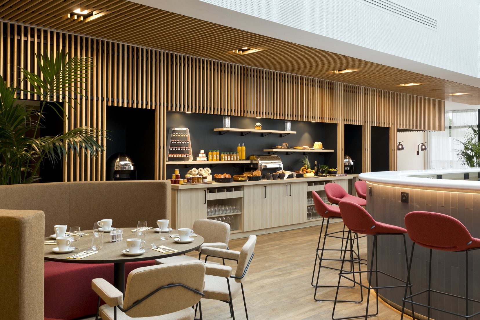 Hochwertiges Restaurant mit Frühstücksraum, das 7 Tage die Woche geöffnet ist, Wohnen auf Zeit in Straßburg