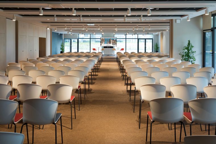 Konferenzraum in Theaterkonfiguration in unserem Wohnen auf Zeit in Straßburg