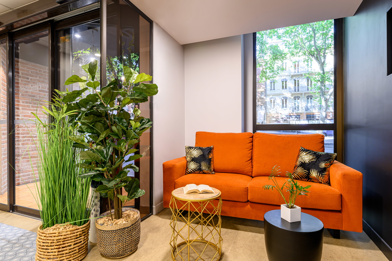 Entrée et espace lounge de notre appart hotel à Toulouse