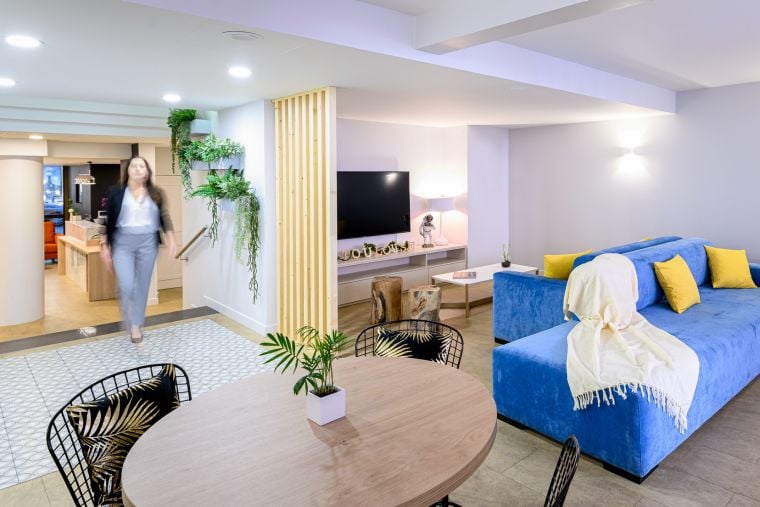 Espace lounge avec télévision de notre appart hotel à Toulouse