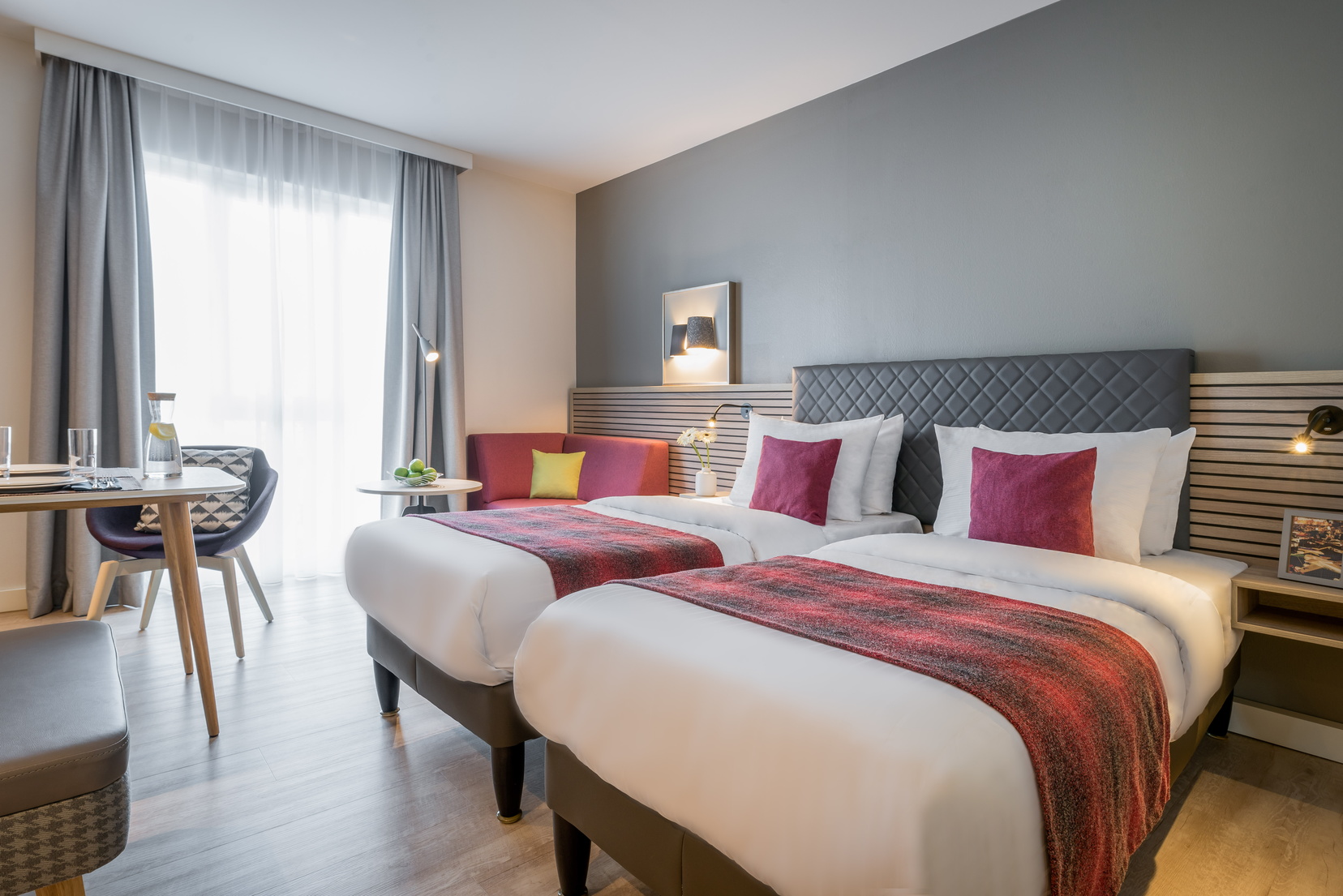 Studio Executive mit zwei Einzelbetten und einem Essbereich ausgestattet, Wohnen auf Zeit in Munich