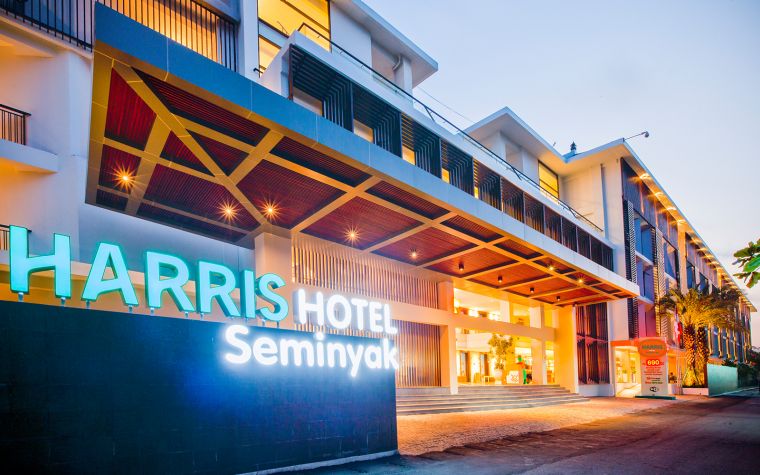HARRIS Hotel Seminyak Bali Entrance View