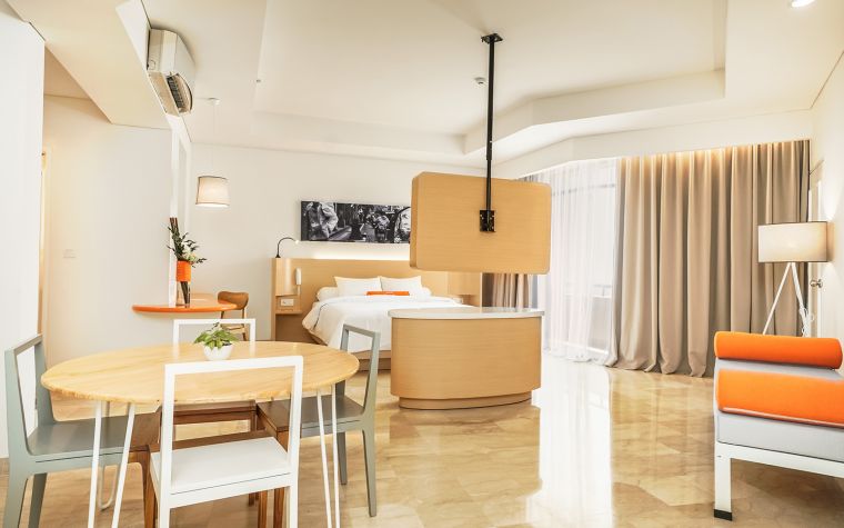 Table and a bed at HARRIS Resort Batam Waterfront