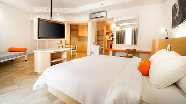 Harris Suite Pool View