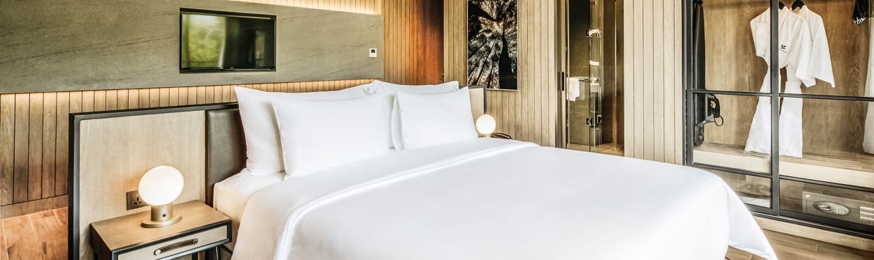 banner unqiue corner suite botanica 2