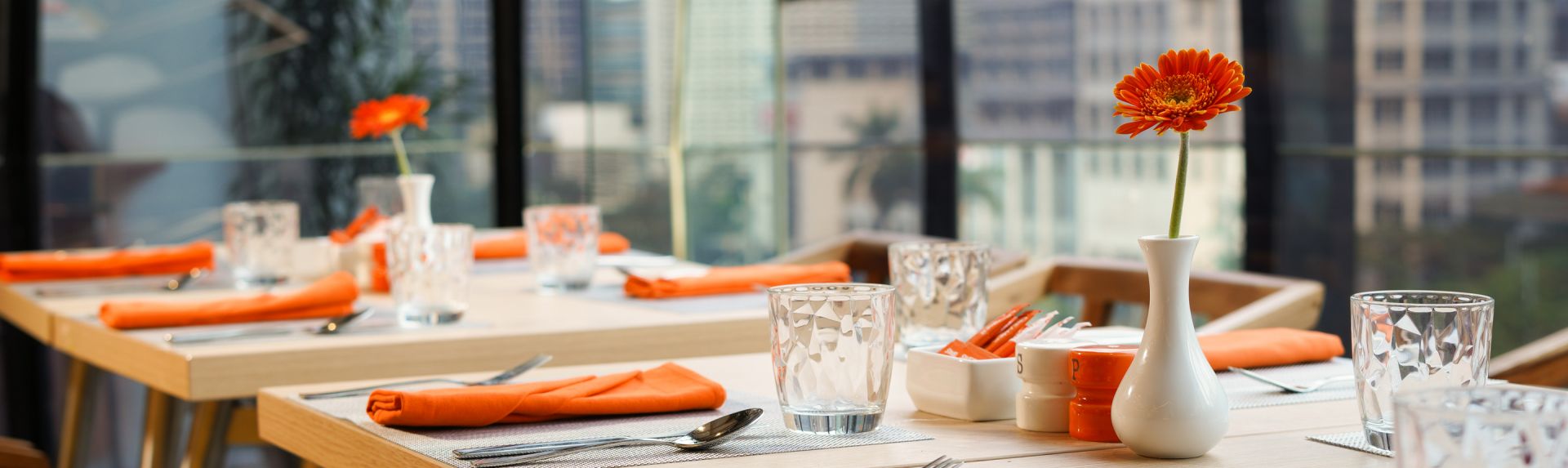 HARRIS Suites fX Sudirman Jakarta Dining